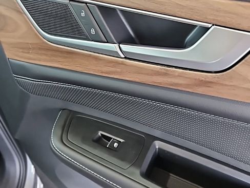 New 2026 Volkswagen Atlas SE FWD image 12