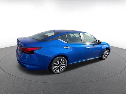 Used 2025 Nissan Altima 2.5 SV image 15