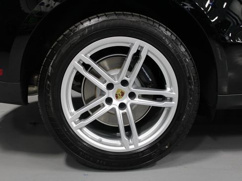 New 2026 Porsche Macan image 13