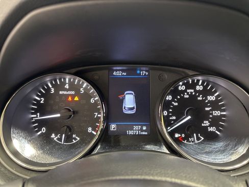 Used 2018 Nissan Rogue SV image 11