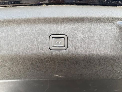 Used 2024 Chevrolet Tahoe LT w/ LT Signature Plus Package image 36