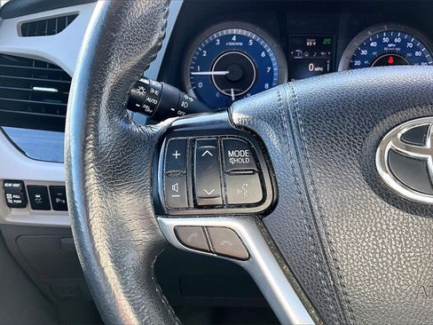 Used 2020 Toyota Sienna XLE Premium image 17
