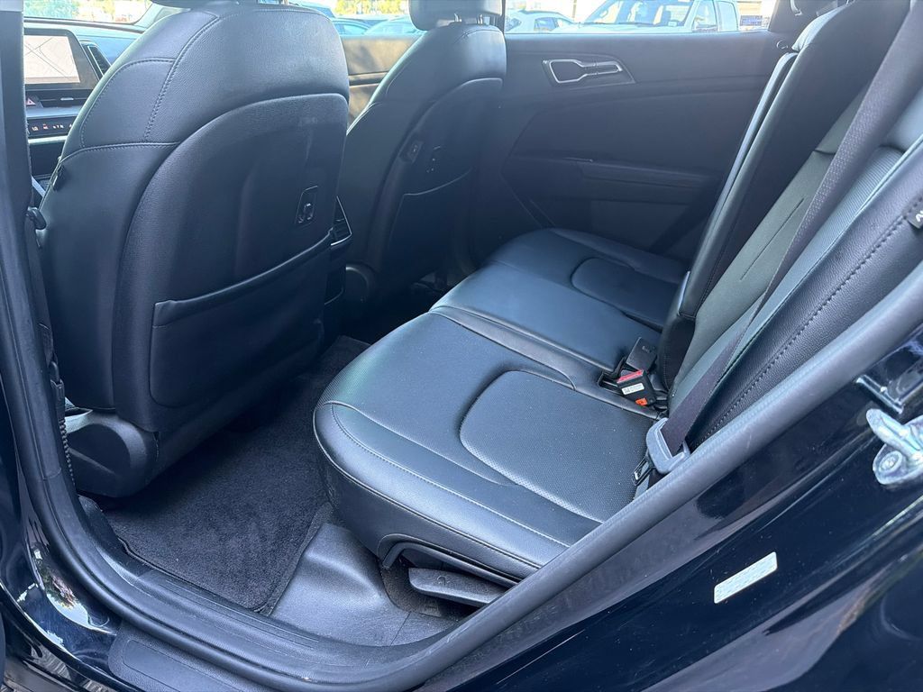 Used 2025 Kia Sportage EX FWD image 20