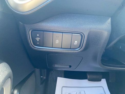 Used 2020 Kia Soul LX FWD image 16