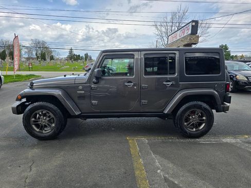 Used 2017 Jeep Wrangler Unlimited Sahara image 6