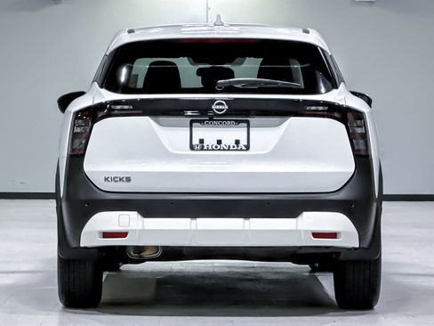 Used 2025 Nissan Kicks SV FWD image 10