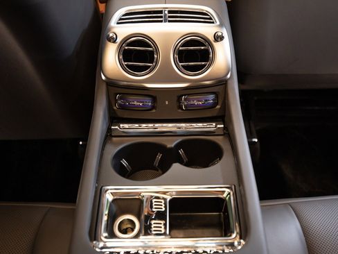 Used 2018 Rolls-Royce Wraith RWD image 34