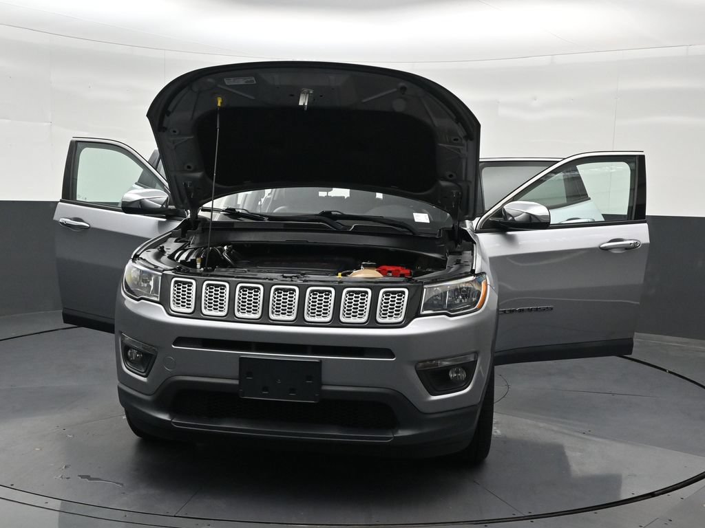 Used 2019 Jeep Compass Latitude AWD/4WD image 36
