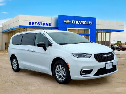 Used 2024 Chrysler Pacifica Touring-L