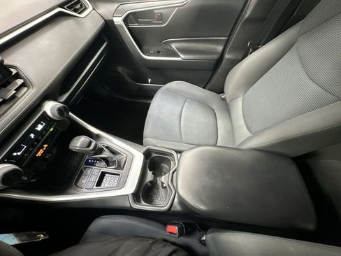 Used 2019 Toyota RAV4 LE w/ Carpet Mat Package FWD image 22