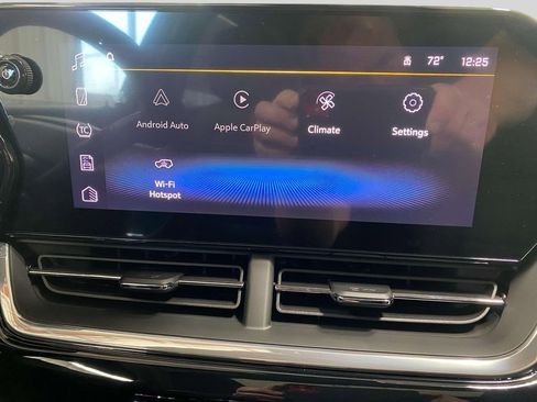 Used 2025 Chevrolet Trax RS w/ Sunroof Package image 14