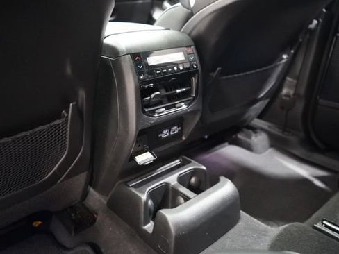Used 2023 Jeep Grand Cherokee L Overland w/ Luxury Tech Group IV AWD/4WD image 31
