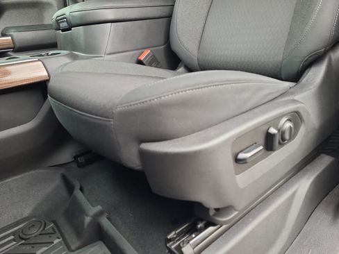 Used 2021 Chevrolet Silverado 1500 RST w/ Convenience Package II AWD/4WD image 13