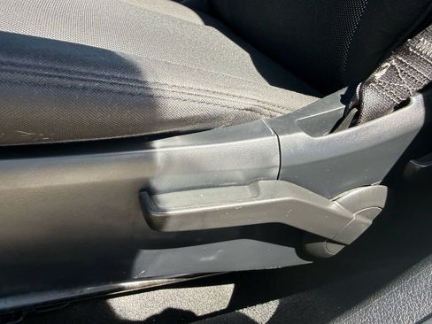 Used 2013 Dodge Avenger SE FWD image 13