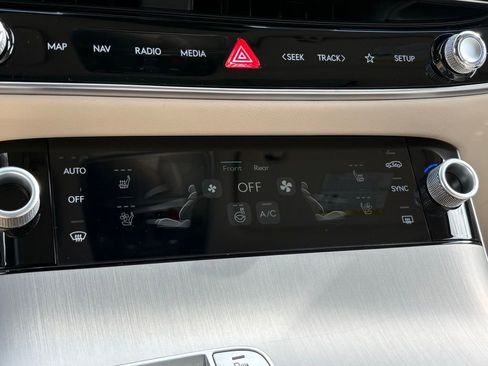 New 2026 Genesis GV70 2.5T Advanced image 18