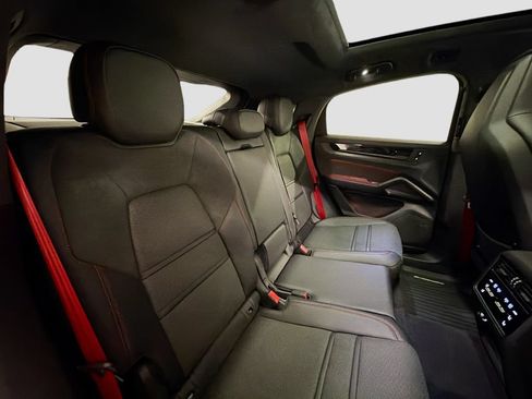 Certified 2025 Porsche Cayenne GTS AWD/4WD image 28
