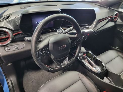 Certified 2024 Chevrolet Trax RS w/ Sunroof Package FWD image 11