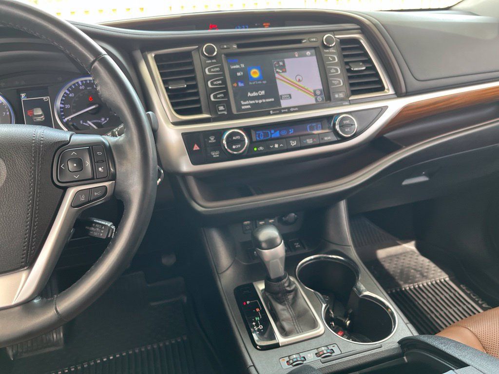 Used 2019 Toyota Highlander Limited Platinum AWD/4WD image 21