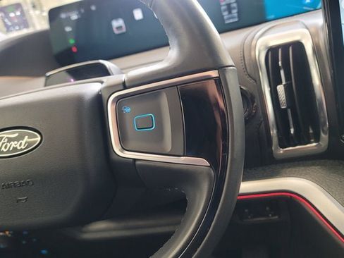 Used 2025 Ford Expedition Tremor AWD/4WD image 31
