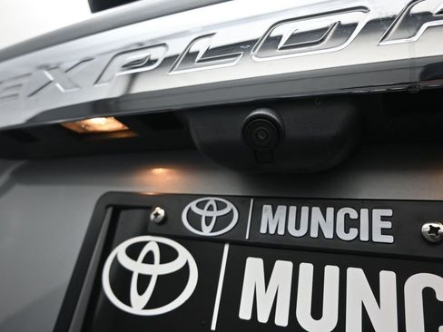 Used 2023 Ford Explorer Limited image 40