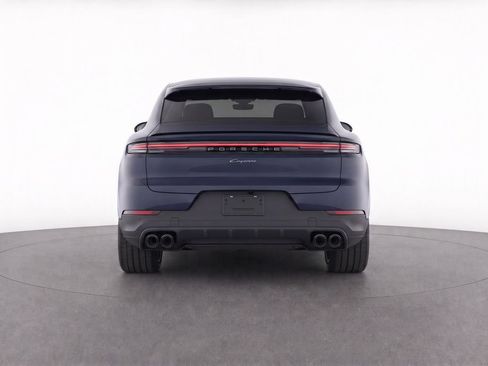 Used 2024 Porsche Cayenne Coupe AWD/4WD image 4