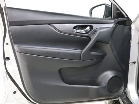 Used 2019 Nissan Rogue SV AWD/4WD image 19