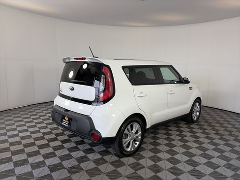 Used 2015 Kia Soul + FWD image 10