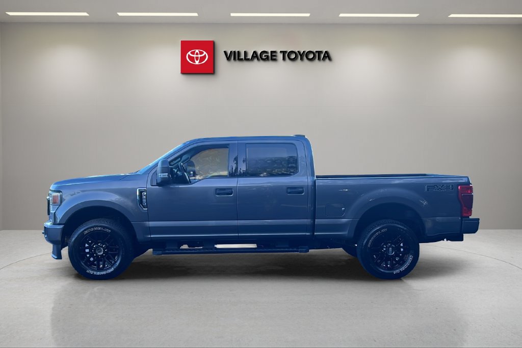 Used 2022 Ford F250 XLT w/ Black Appearance Package AWD/4WD image 2