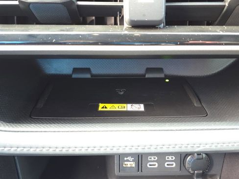 Used 2023 Toyota Highlander XLE image 27