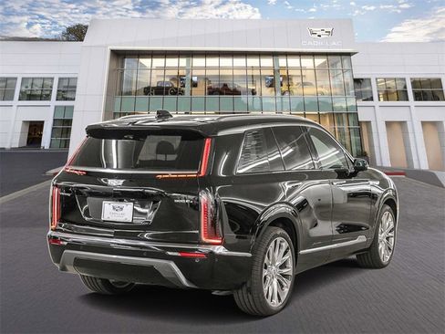 Used 2026 Cadillac Vistiq Premium Luxury image 6