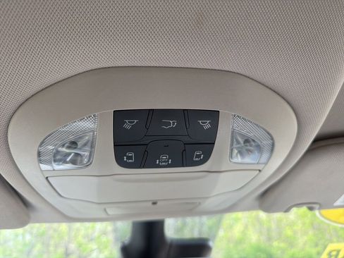 Used 2023 Chrysler Pacifica Touring-L FWD image 27