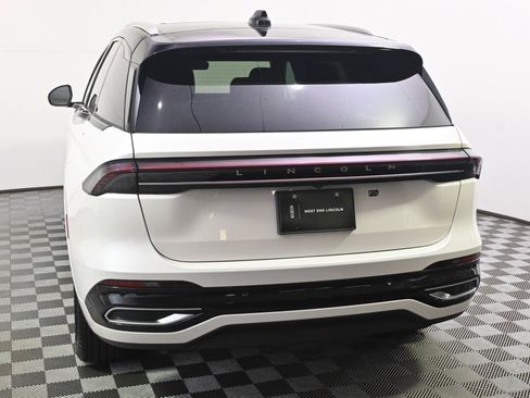 New 2026 Lincoln Nautilus Reserve image 4