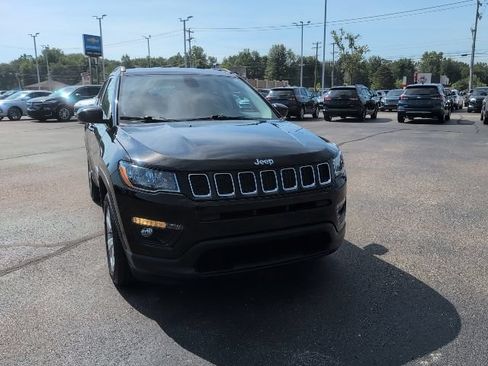 Used 2018 Jeep Compass Latitude w/ Cold Weather Group AWD/4WD image 11