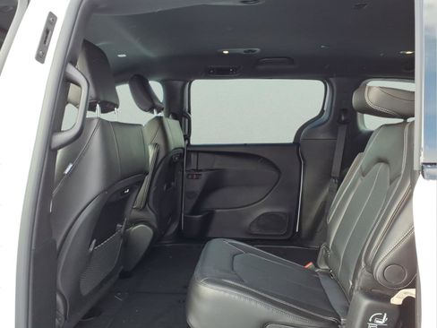 New 2026 Chrysler Pacifica Select w/ S Appearance Package AWD/4WD image 11