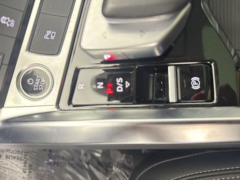 Used 2022 Audi e-tron Premium w/ Convenience Plus Package AWD/4WD image 17
