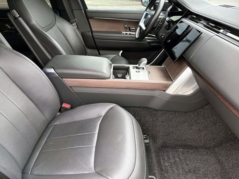 Used 2025 Land Rover Range Rover Long Wheelbase SE AWD/4WD image 11