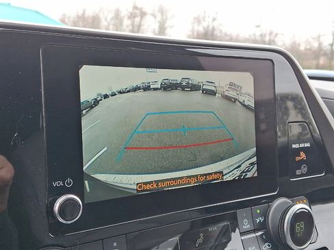 Used 2023 Toyota Highlander XLE image 15