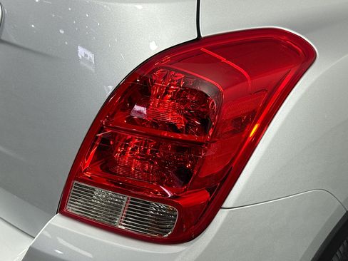 Used 2022 Chevrolet Trax LS w/ Tint and Cruise Package FWD image 58