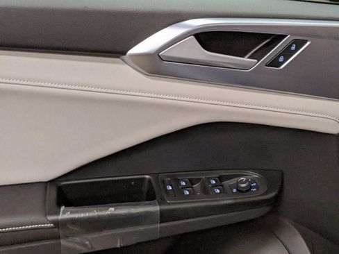 New 2026 Volkswagen Taos SE image 10