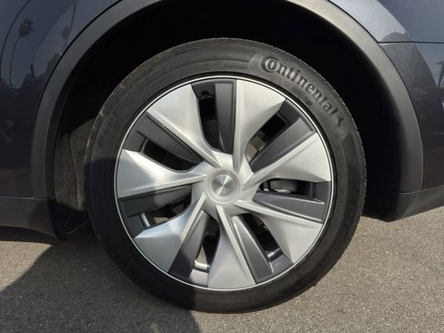 Used 2024 Tesla Model Y Long Range image 11