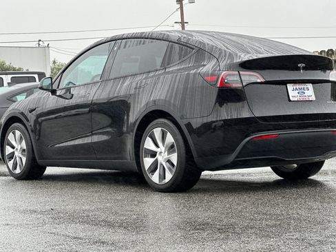 Used 2022 Tesla Model Y Long Range image 3