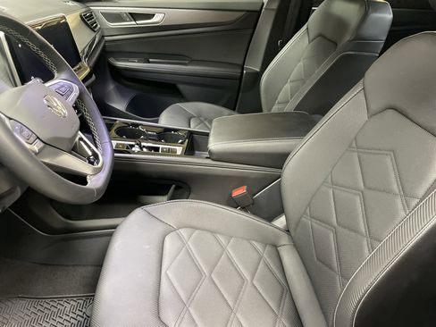 Used 2024 Volkswagen Atlas Cross Sport SE w/ Black Wheel Package image 16