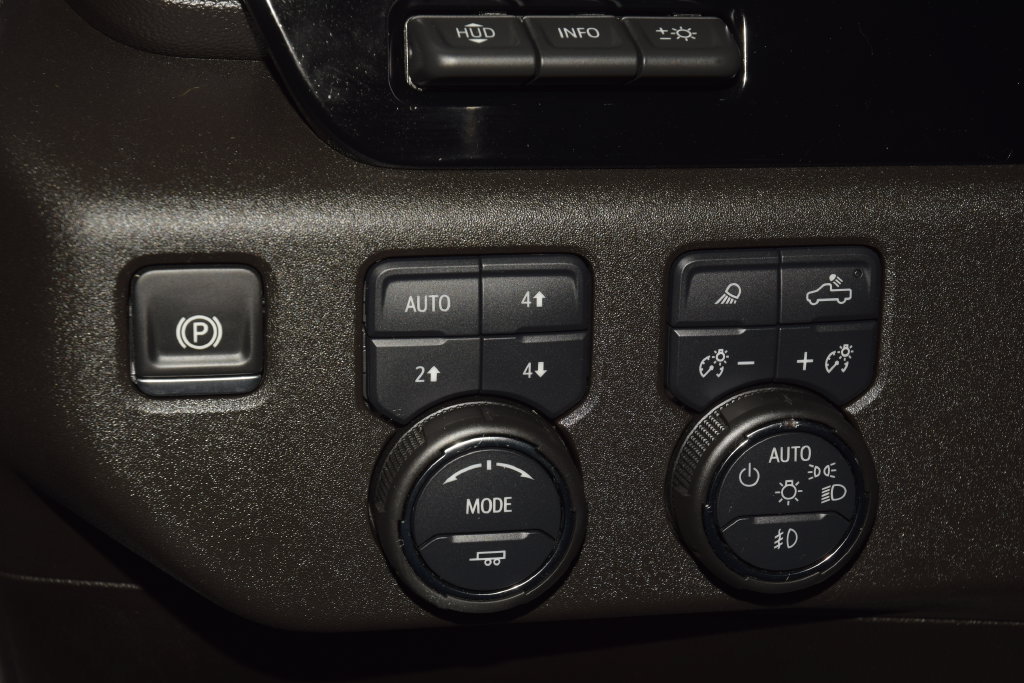 Used 2025 Chevrolet Silverado 2500 LTZ w/ LTZ Plus Package AWD/4WD image 38