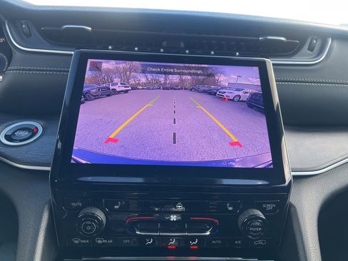 Used 2025 Jeep Grand Cherokee Limited image 28