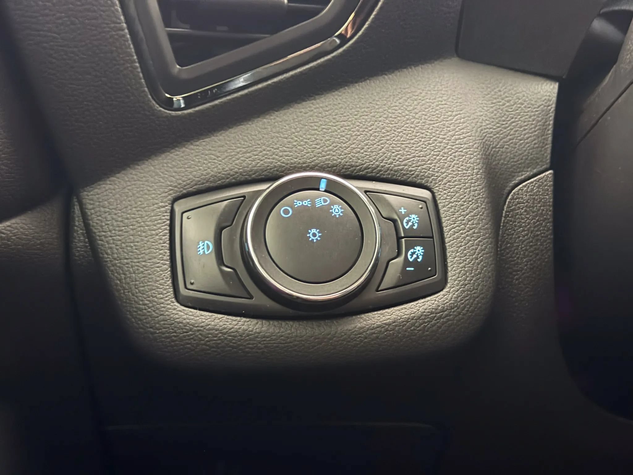Used 2015 Ford Escape Titanium FWD image 35