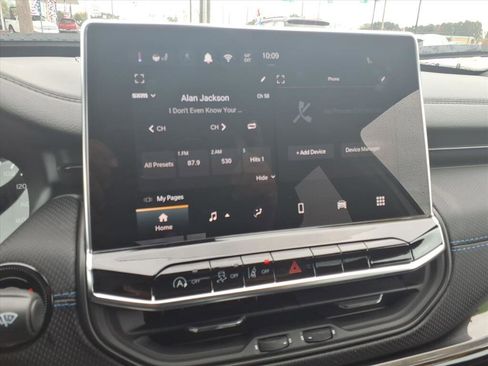 New 2026 Jeep Compass Latitude AWD/4WD image 18