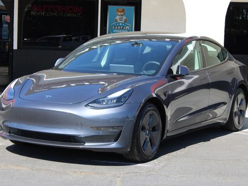 Used 2022 Tesla Model 3 image 1