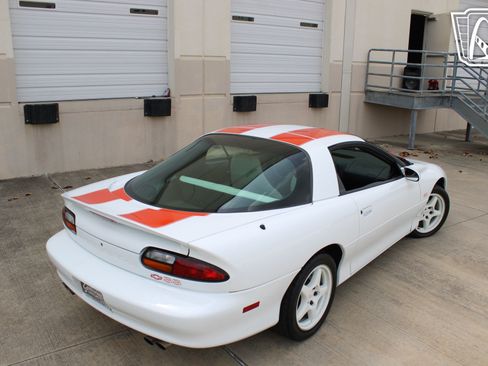 Used 1997 Chevrolet Camaro SS w/ Preferred Equipment Group 2 RWD image 11