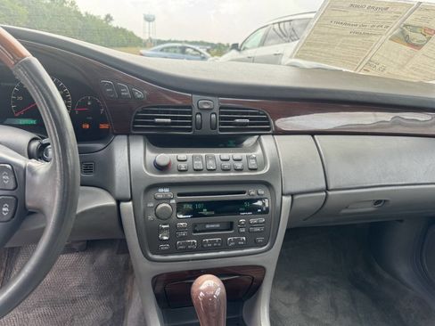 Used 2002 Cadillac De Ville DTS w/ Premium Equipment Pkg image 25