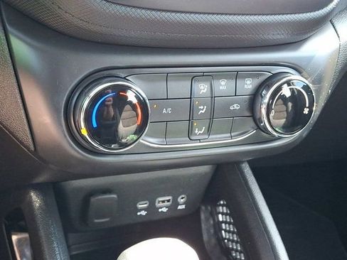 Used 2022 Chevrolet TrailBlazer LS FWD image 19